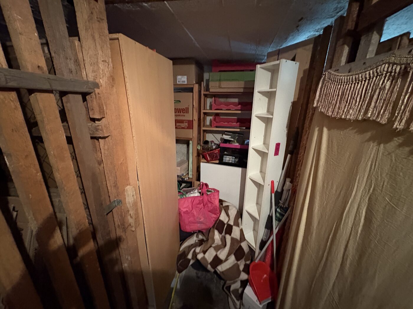 Kellerentruempelung vollgestellt – Firma Welz Haus und Wohnungsauflösung in Bamberg und der Umgebung 