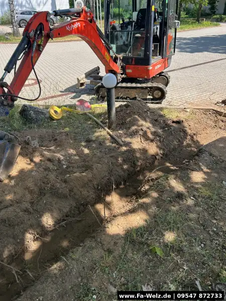 Minibagger bei Erdarbeiten f&uuml;r eine W&auml;rmepumpe im Raum Bamberg &ndash; Firma Welz