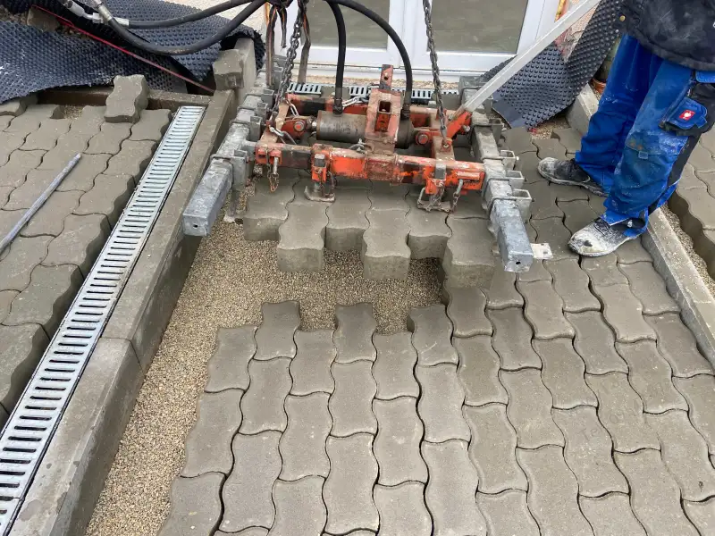 1ef72f04d33cc33885a6fbccb399fae3