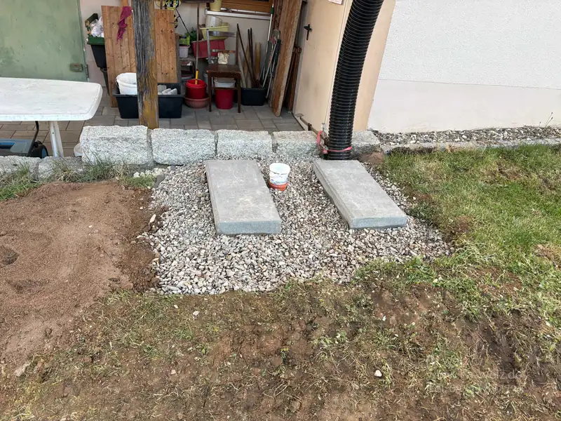 Wärmepumpen-Fundament mit Leitungsanschluss